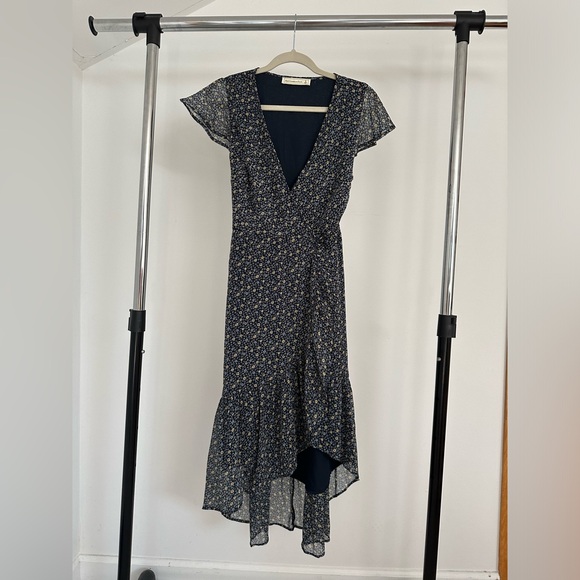 Abercrombie Wrap Around Dress - Picture 1 of 3